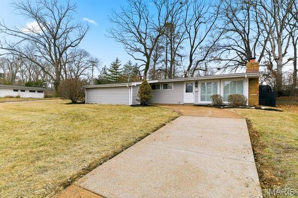 1001 Coffey CT, St Louis, MO 63126