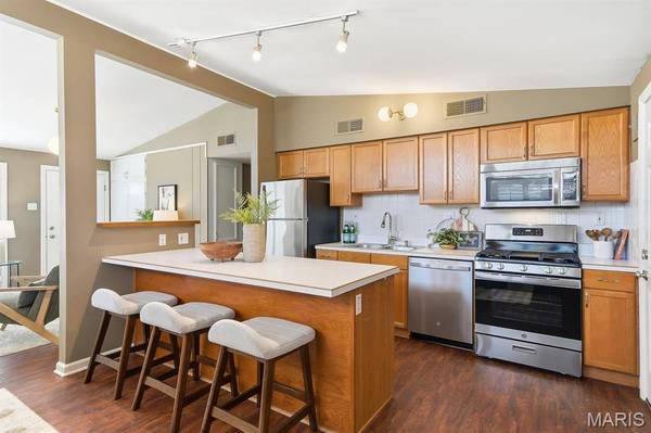 1001 Coffey CT, St Louis, MO 63126