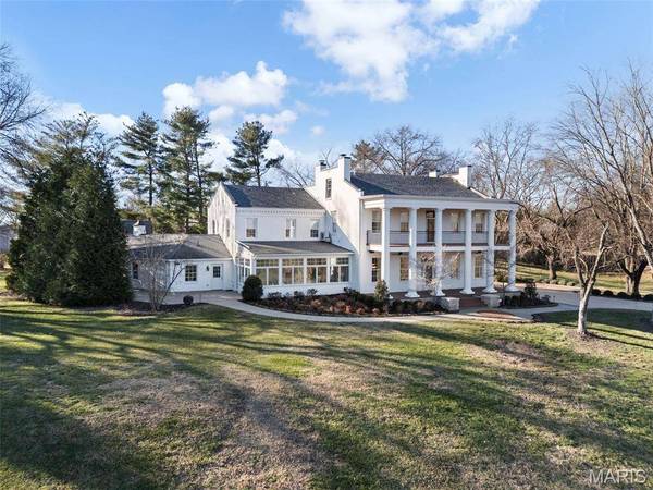 1 Southpoint PL, Washington, MO 63090