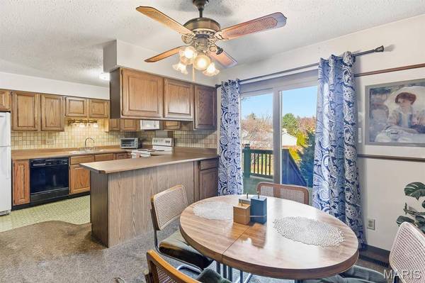 12123 Wesland DR, Maryland Heights, MO 63043