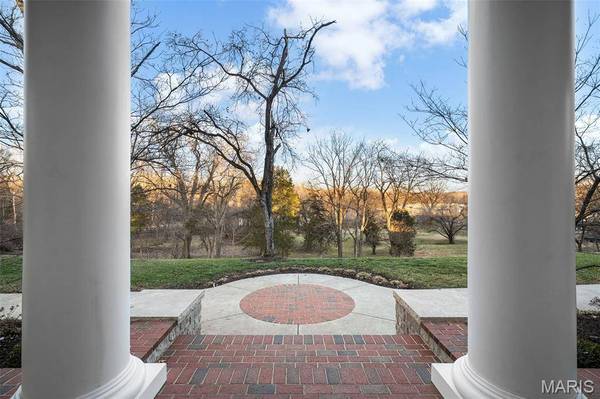 1 Southpoint PL, Washington, MO 63090
