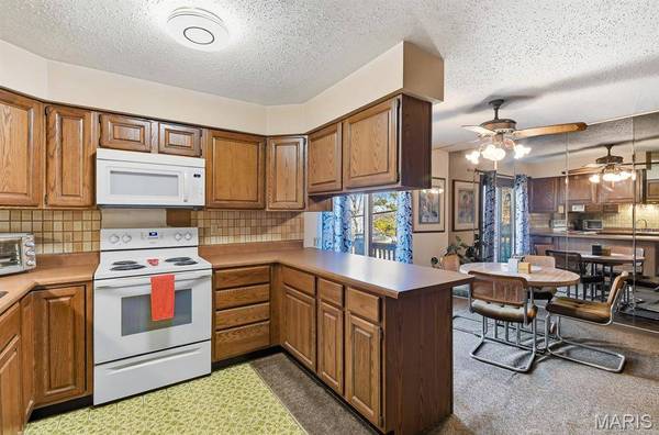 12123 Wesland DR, Maryland Heights, MO 63043