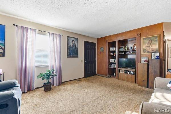 12123 Wesland DR, Maryland Heights, MO 63043