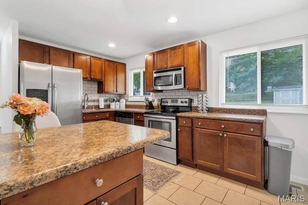 662 Green Forest DR, Fenton, MO 63026