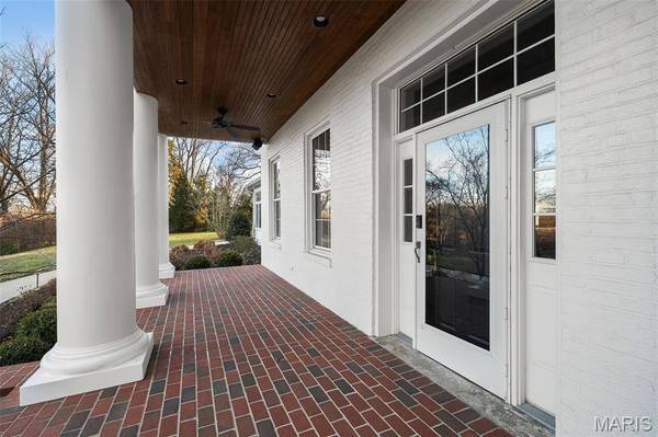 1 Southpoint PL, Washington, MO 63090