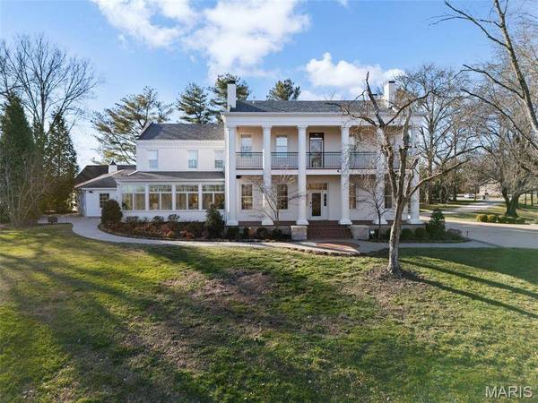 1 Southpoint PL, Washington, MO 63090