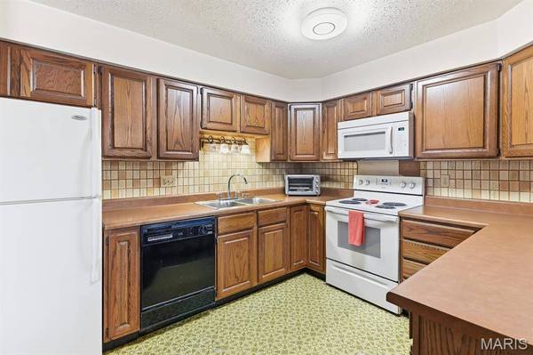 12123 Wesland DR, Maryland Heights, MO 63043