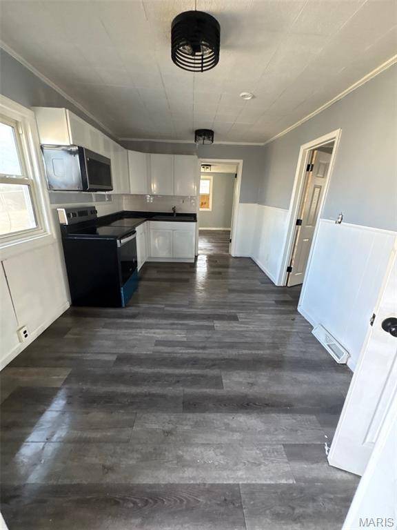 3724 Adie RD, St Ann, MO 63074