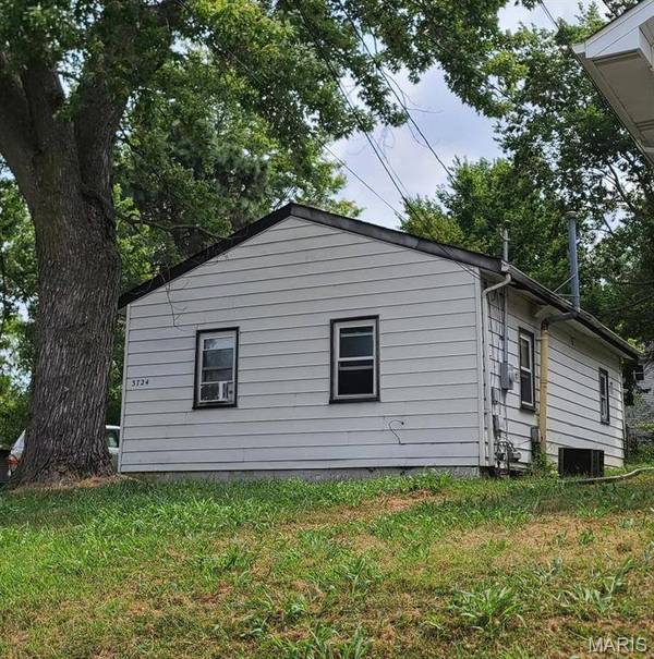 3724 Adie RD, St Ann, MO 63074