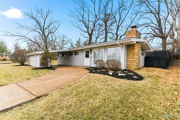 1001 Coffey CT, St Louis, MO 63126