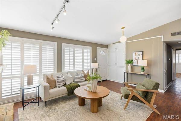 1001 Coffey CT, St Louis, MO 63126