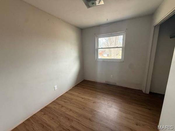 10 Wood DR, Swansea, IL 62226