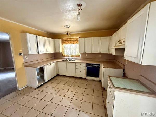 8307 Edna AVE, St Louis, MO 63135