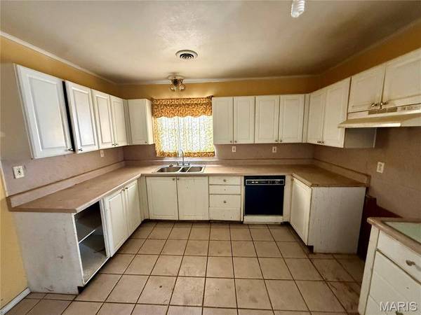 8307 Edna AVE, St Louis, MO 63135