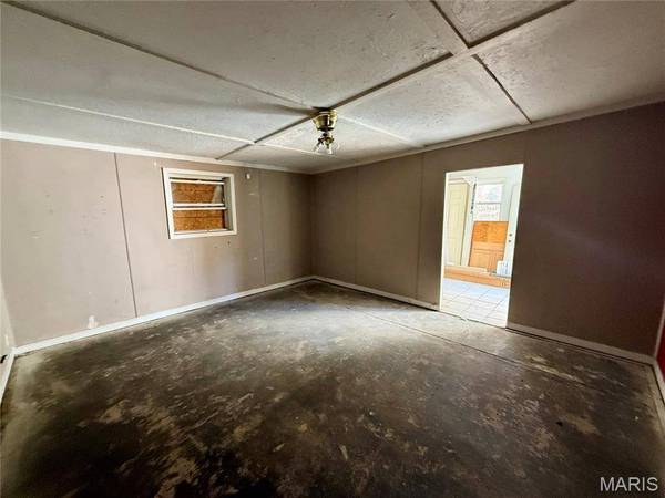 8307 Edna AVE, St Louis, MO 63135