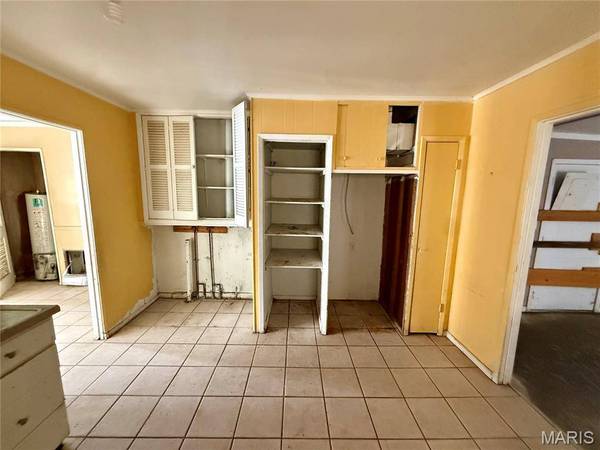 8307 Edna AVE, St Louis, MO 63135