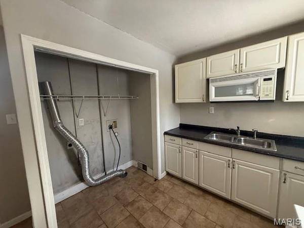 14 Lillian DR, Belleville, IL 62226