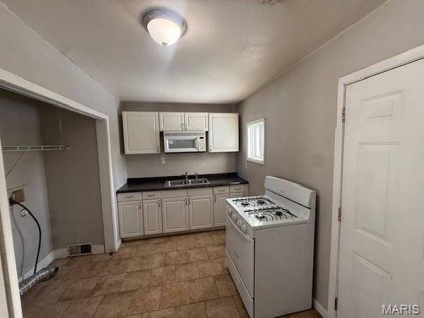 14 Lillian DR, Belleville, IL 62226