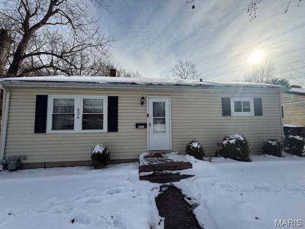 636 Royal Heights RD, Belleville, IL 62226