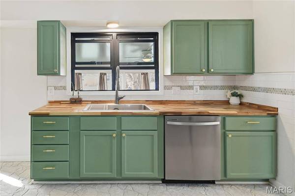 733 Forman RD, St Louis, MO 63123