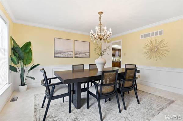 94 Meadowbrook Country Club Estate, Ballwin, MO 63011