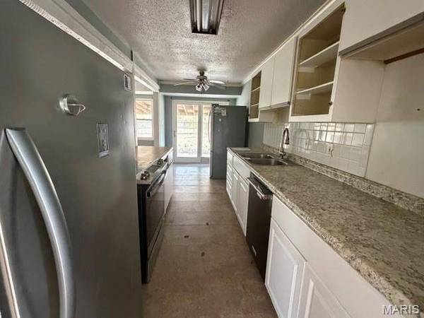 1955 Parkton WAY, Barnhart, MO 63012