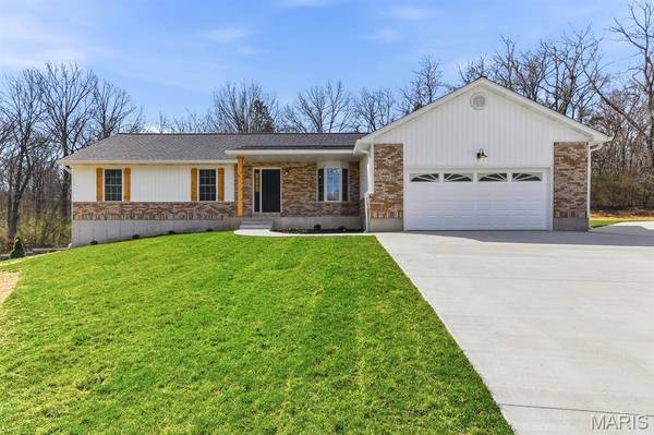 2952 Chris DR, Villa Ridge, MO 63089