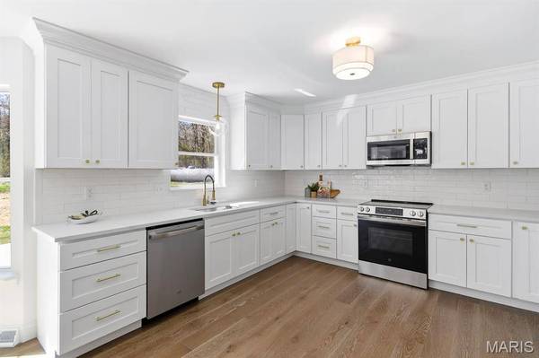 2952 Chris DR, Villa Ridge, MO 63089