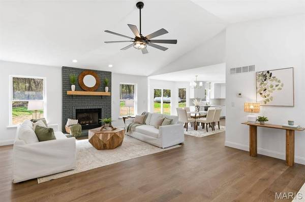 2952 Chris DR, Villa Ridge, MO 63089