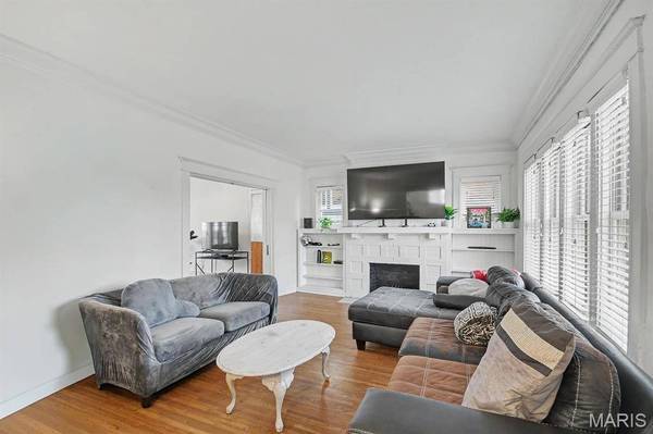 7045 Pershing AVE, St Louis, MO 63130