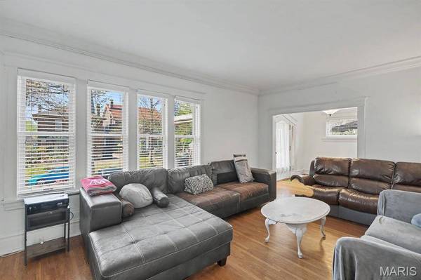 7045 Pershing AVE, St Louis, MO 63130