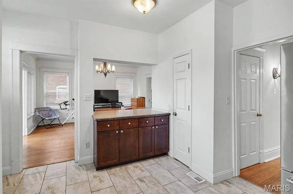 7045 Pershing AVE, St Louis, MO 63130