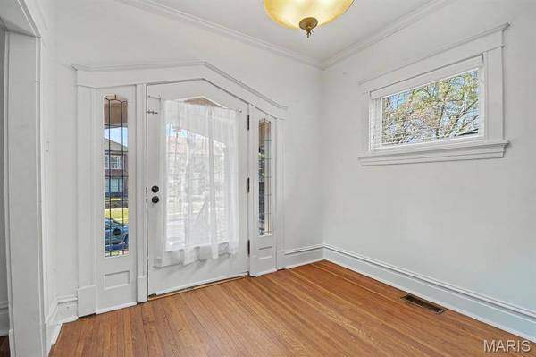 7045 Pershing AVE, St Louis, MO 63130