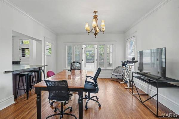 7045 Pershing AVE, St Louis, MO 63130