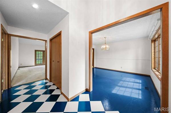 5171 Waters Edge DR, Hillsboro, MO 63050