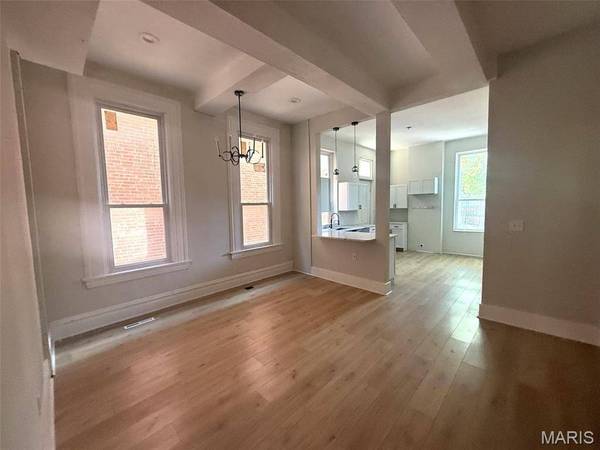 1725 Oregon PL, St Louis, MO 63104