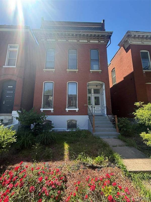 1725 Oregon PL, St Louis, MO 63104