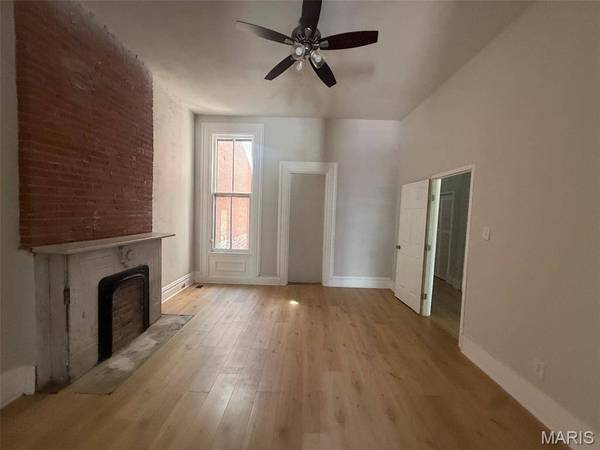 1725 Oregon PL, St Louis, MO 63104