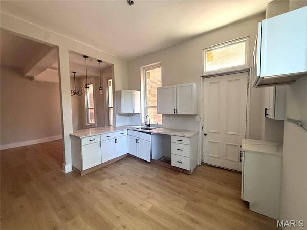 1725 Oregon PL, St Louis, MO 63104