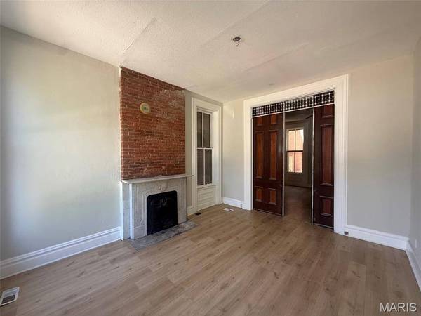 1725 Oregon PL, St Louis, MO 63104