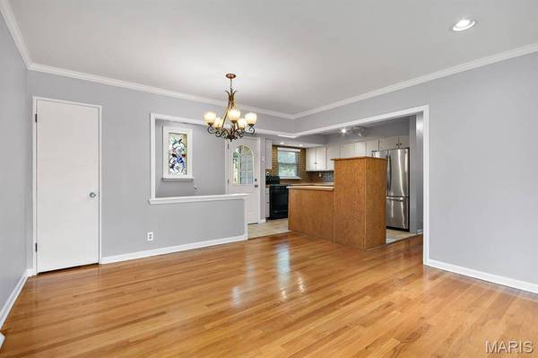 721 Montego DR, St Louis, MO 63126