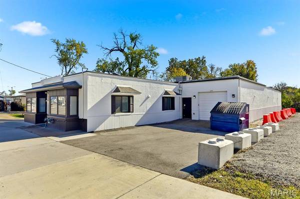 8600 Manchester RD, St Louis, MO 63144