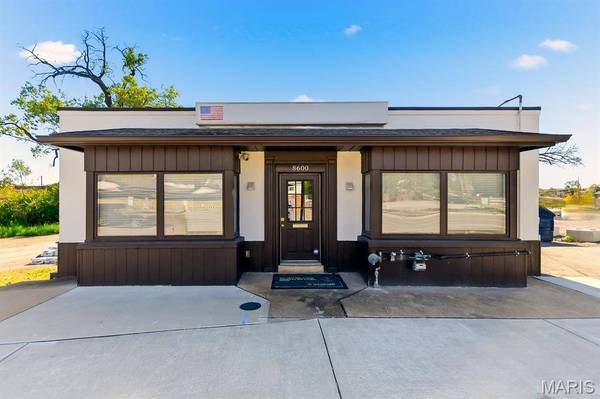 8600 Manchester RD, St Louis, MO 63144