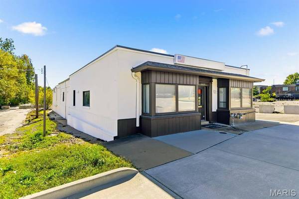 8600 Manchester RD, St Louis, MO 63144