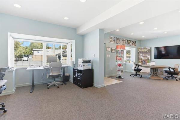 8600 Manchester RD, St Louis, MO 63144