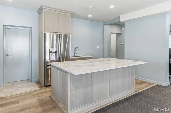 8600 Manchester RD, St Louis, MO 63144