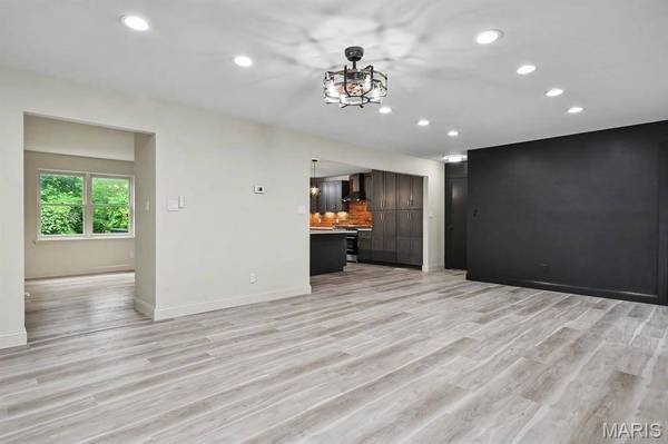 406 Meyer AVE, St Louis, MO 63122