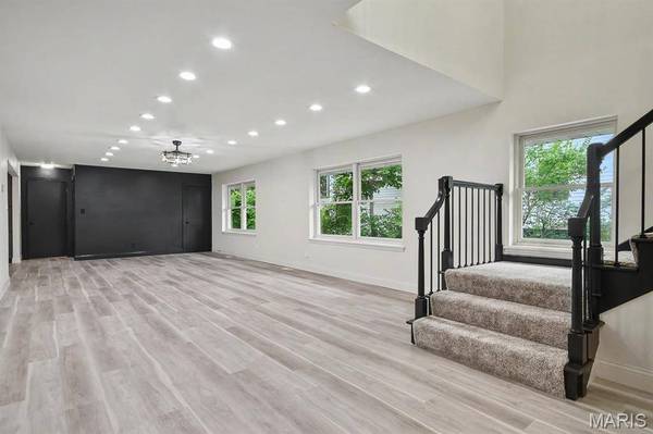 406 Meyer AVE, St Louis, MO 63122
