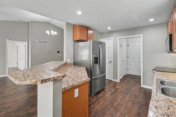 65 Jackson CIR, Festus, MO 63028