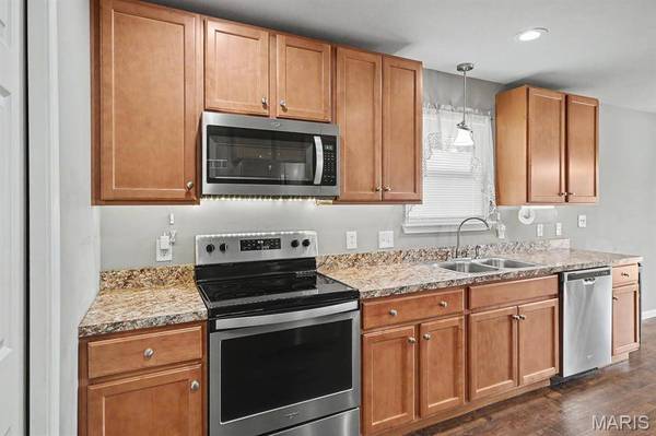 65 Jackson CIR, Festus, MO 63028